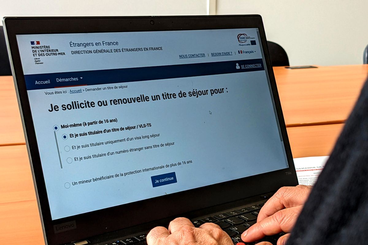 Renouvellement des titres de séjour : sans réponse de la préfecture du ...