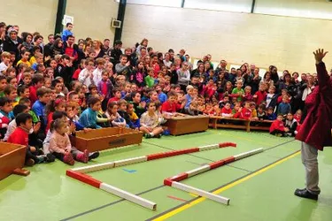Près de 650 enfants à Aurillac pour du futsal solidaire au bénéfice des Restos du cœur