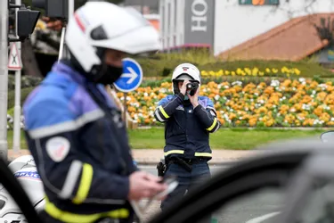 Vitesse, papiers, port de la ceinture... Les policiers ont contrôlé des automobilistes aux abords du carrefour des Pistes à Clermont-Ferrand