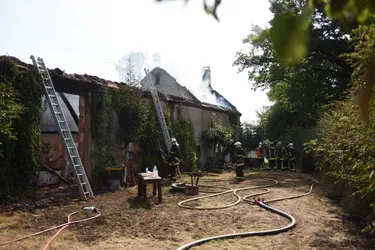 Une maison ravagée par un incendie à Voussac