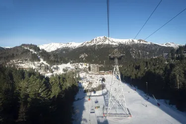 Les animations, les pistes ouvertes et la hauteur de neige au Lioran (Cantal) ce vendredi 24 décembre