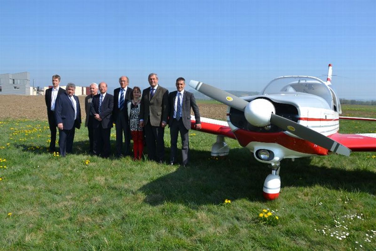 Les nouvelles pistes de l'aérodrome inaugurées - La Montagne