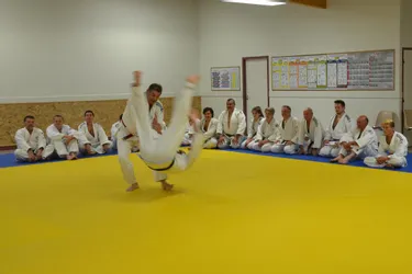 Quinze judokas préparent le 1er dan