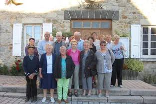 Le club des Cimes en visite au lac d’Issarlès