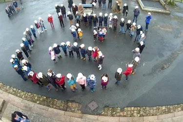 Les parents d'élèves se mobilisent contre la fermeture d'une classe à Bussière-Dunoise (Creuse)