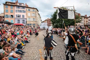Les festivités du Roi de l’Oiseau se sont achevées par la traditionnelle parade dans les rues du Puy