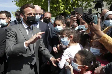 Déconfinement : Emmanuel Macron consulte une dizaine de maires ce mardi soir