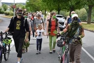 Une marche pour le climat a eu lieu ce dimanche à Montluçon (Allier) : « On va laisser un monde pourri à nos enfants ! »