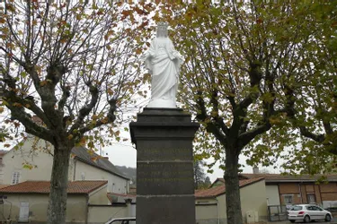 La statue de la Vierge a retrouvé sa splendeur place Saint-James