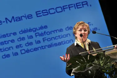 En déplacement à Aurillac, Anne-Marie Escoffier a discuté du projet de loi