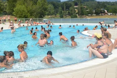 Les vacanciers peuvent aussi piquer une tête dans la piscine