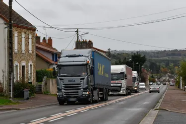 Avec la déviation de l'échangeur de Montmarault (Allier) : des centaines de véhicules en centres-bourgs de Doyet et Bézenet