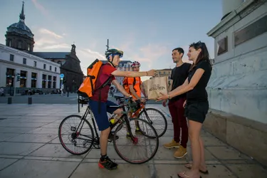 Fetch, start-up de livraison à domicile à vélo, arrête son activité à Clermont-Ferrand et en France