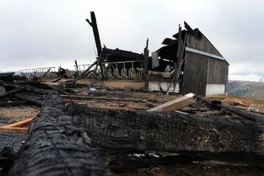 Affaire des granges brûlées dans la vallée de Cheylade : des peines de prison avec sursis prononcées