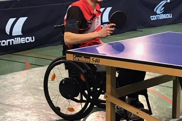 Une cagnotte pour offrir un fauteuil roulant à Célian Ménardi, joueur de tennis de table à Ussel (Corrèze)