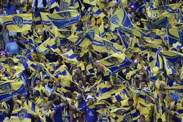 ASM - Racing 92 : 10.000 drapeaux « jaune et bleu » distribués au public