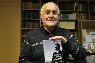 Jean-Michel Auxiètre rend hommage au Cdt Charcot en Islande