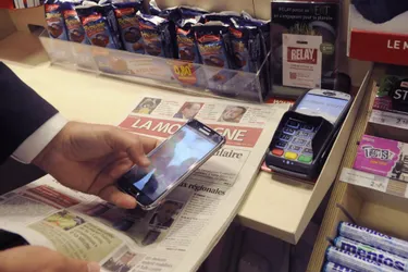 Grâce au « sans contact », les téléphones mobiles se transforment en outils de paiement