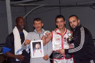 Un boxeur moulinois rend hommage à Alexis Vastine