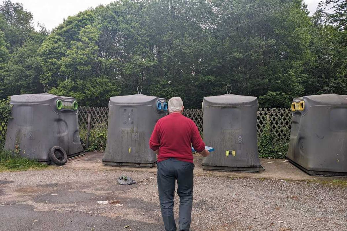 Des riverains excédés par des dépôts sauvages lancent une pétition pour faire disparaître un écopoint à Saint-Jouvent