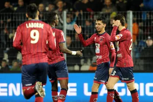 Ligue 2 : Clermont repart de l'avant contre Niort (2-1) [revivez le direct]