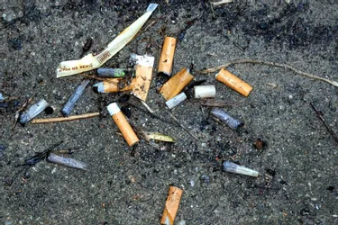 Litting cigarette butts : beware the fine !
