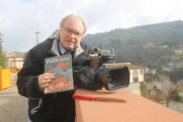 Le réalisateur Barcha Bauer tourne à Thiers (Puy-de-Dôme) pour son documentaire sur le couteau chien