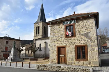 Le village de Grandrif (Puy-de-Dôme) se fait le théâtre de chroniques familiales, sous la plume de Pascale Lambert