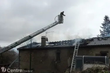 Incendie de maison à Charbonnières-les-Varennes : pas de victime