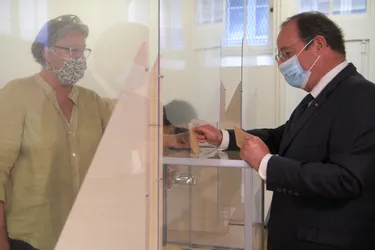 Elections : pourquoi François Hollande a voté quatre fois à Tulle ce dimanche matin