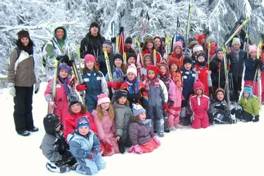 Les écoliers découvrent les joies de la neige