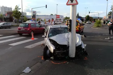 Atteint par des tirs de paintball, un automobiliste perd le contrôle de sa voiture à Clermont-Ferrand
