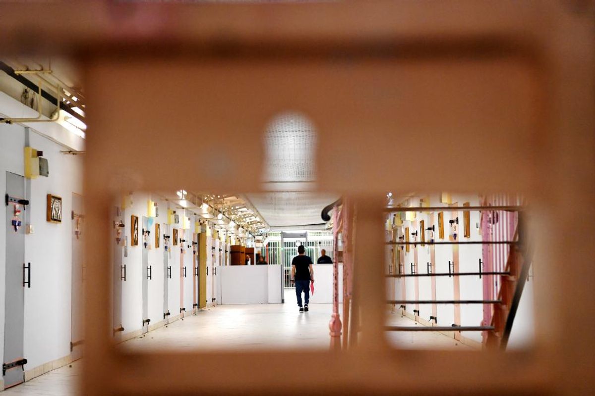 Un couteau découvert lors de la fouille d'une cellule de la prison de Bourges