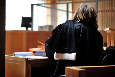 Prise d'une "pulsion", elle arrache un sac à une octogénaire à Clermont-Ferrand : trente mois de prison ferme