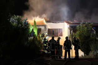 Une maison détruite par le feu à Pérignat-sur-Allier (Puy-de-Dôme)