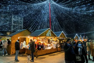 Le marché de Noël continue d'enchanter la place de la Victoire à Clermont-Ferrand