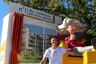 "C'est un rêve, je suis comme une enfant le matin de Noël", confie une Montluçonnaise présente sur la caravane du Tour de France