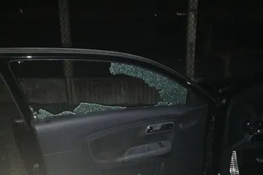 Une vingtaine de voitures vandalisées rue de l'Ambène dans la nuit de samedi à dimanche