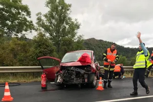 Une conductrice gravement blessée lors d'un choc frontal à Albepierre-Bredons (Cantal)