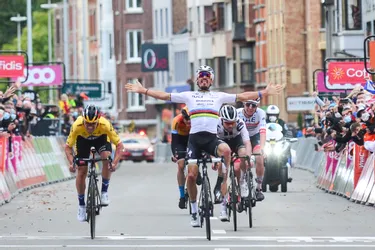 Julian Alaphilippe avant le Tour des Flandres : "Que ce maillot de champion du monde soit à l'avant dimanche"