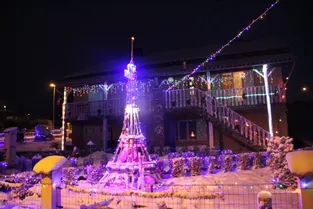 Un téléphérique, une Tour Eiffel : la maison du Père Noël de Jean-Claude et Josette Boithias vaut le détour à Cunlhat (Puy-de-Dôme)