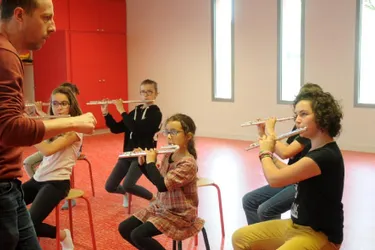 Près de 250 enfants de l’Allier apprennent à jouer d’un instrument ensemble et sans pression