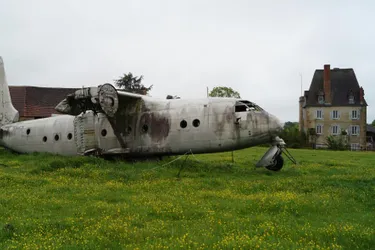 L’histoire insolite de cet avion militaire crashé en 1960 à Chambon-sur-Voueize (Creuse)