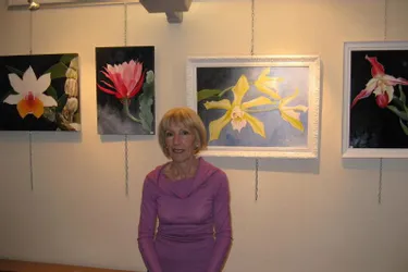 Jocelyne Loubat expose ses toiles fleuries