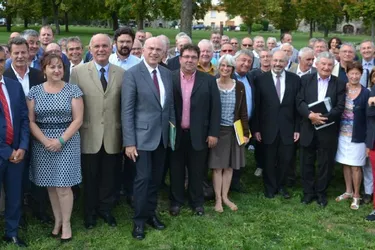 Les maires ruraux du Puy-de-Dôme réunis, hier, au Broc