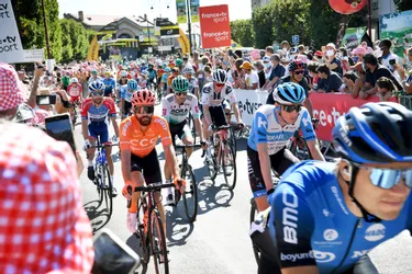 Le Tour de France était à Châtel-Guyon : récit d'une journée vécue la tête dans le guidon