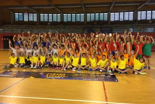 À l’occasion de la Fête du Sport Scolaire, l’UNSS a accueilli 150 jeunes handballeurs