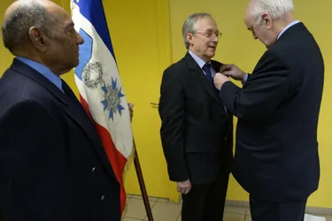 Pierre Moreau a reçu samedi dernier l’insigne de Chevalier dans l’Ordre National du Mérite