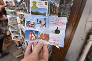 Les cartes postales érotiques, ces douteux souvenirs de vacances