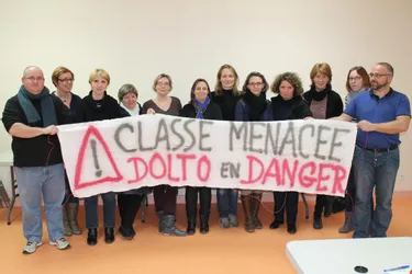 Mobilisation contre une fermeture de classe à la maternelle Françoise-Dolto